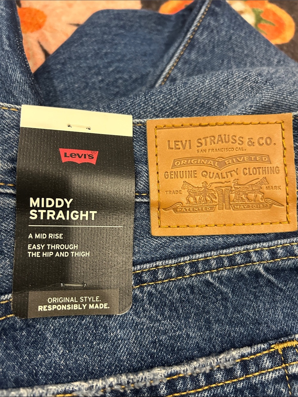 Levi's Women's Straight Leg Jeans in Medium Blue Denim - Picture 4 of 5